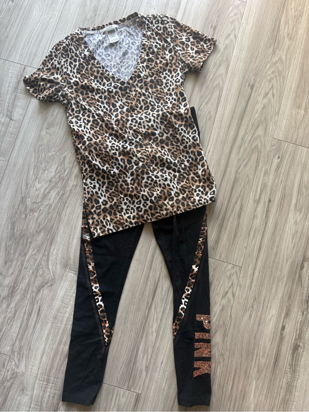 PINK Victoria's Secret women Leopard V-Neck Top size M with Black Leggings s